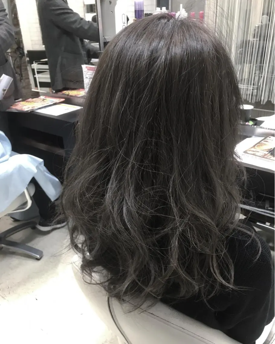 セミロング カラー アッシュ アッシュグレー 髪質改善×レイヤー 高嶋のヘアスタイル