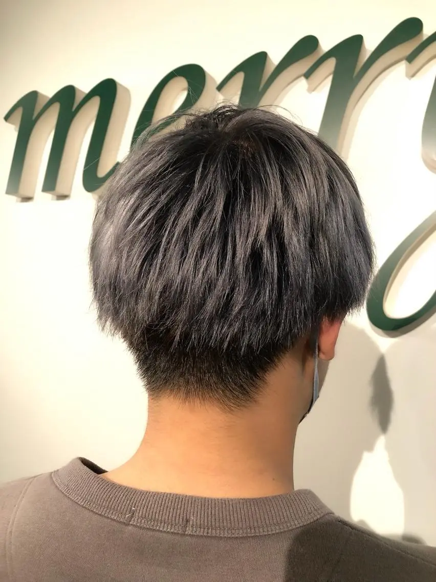 カラー メンズ アッシュ シルバー シルバーアッシュ KEI （ケイ）のヘアスタイル