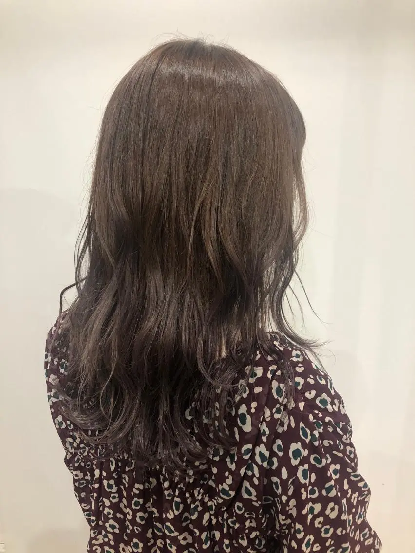 カラー ヘアカラー white.梅田 デザインカラー🦄のヘアスタイル