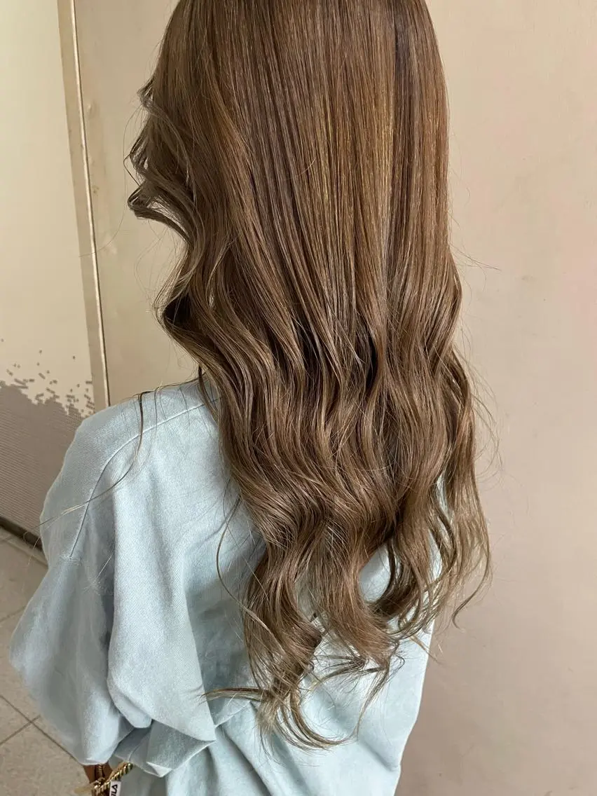 ロング ハイライト 吉村 夏椰のヘアスタイル