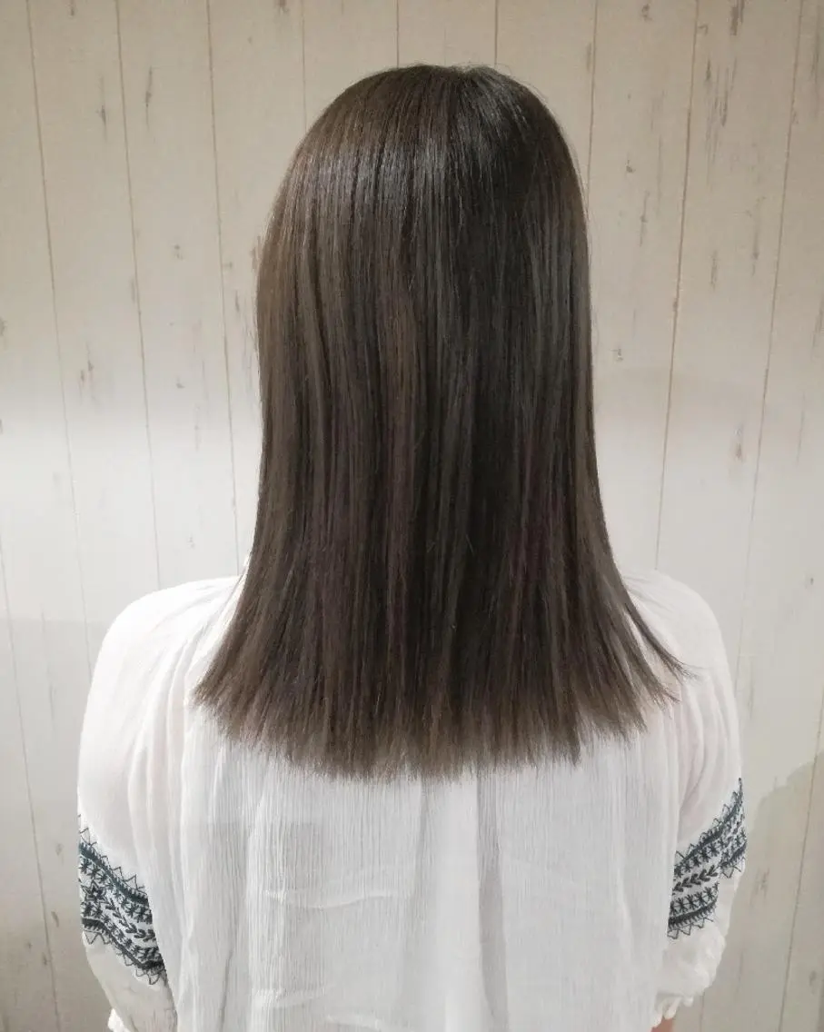 カラー ミディアム アッシュ ベージュカラー ボブ 外ハネヘア 西川 敏夫のヘアスタイル