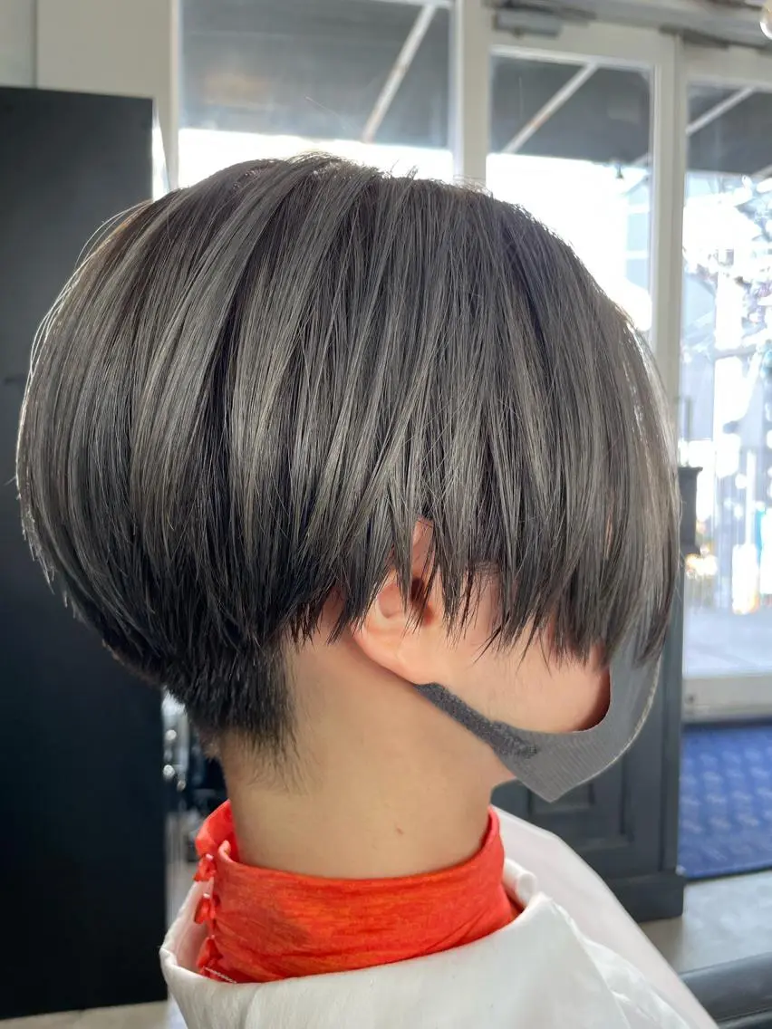 ショート カラー ブリーチ シルバー ショートヘア カット ヘアカラー ブリーチなし透明感 タケザワミキのヘアスタイル
