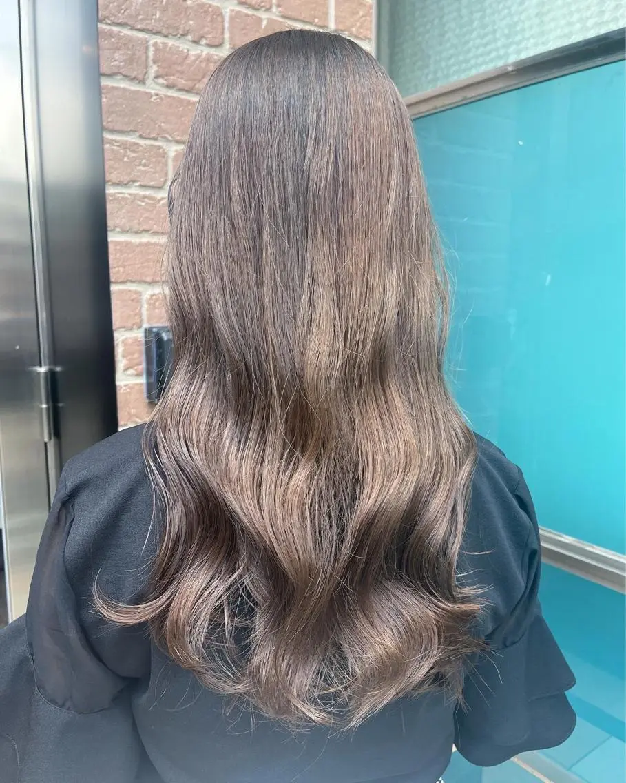 セミロング カラー パーマ ヘアアレンジ メンズ キッズ ネイル マツエク・マツパ アイブロウ 切りっぱなしボブ メンズブリーチ メンズハイトーン メンズ韓国風 黒髪 久木原 ゆりのヘアスタイル
