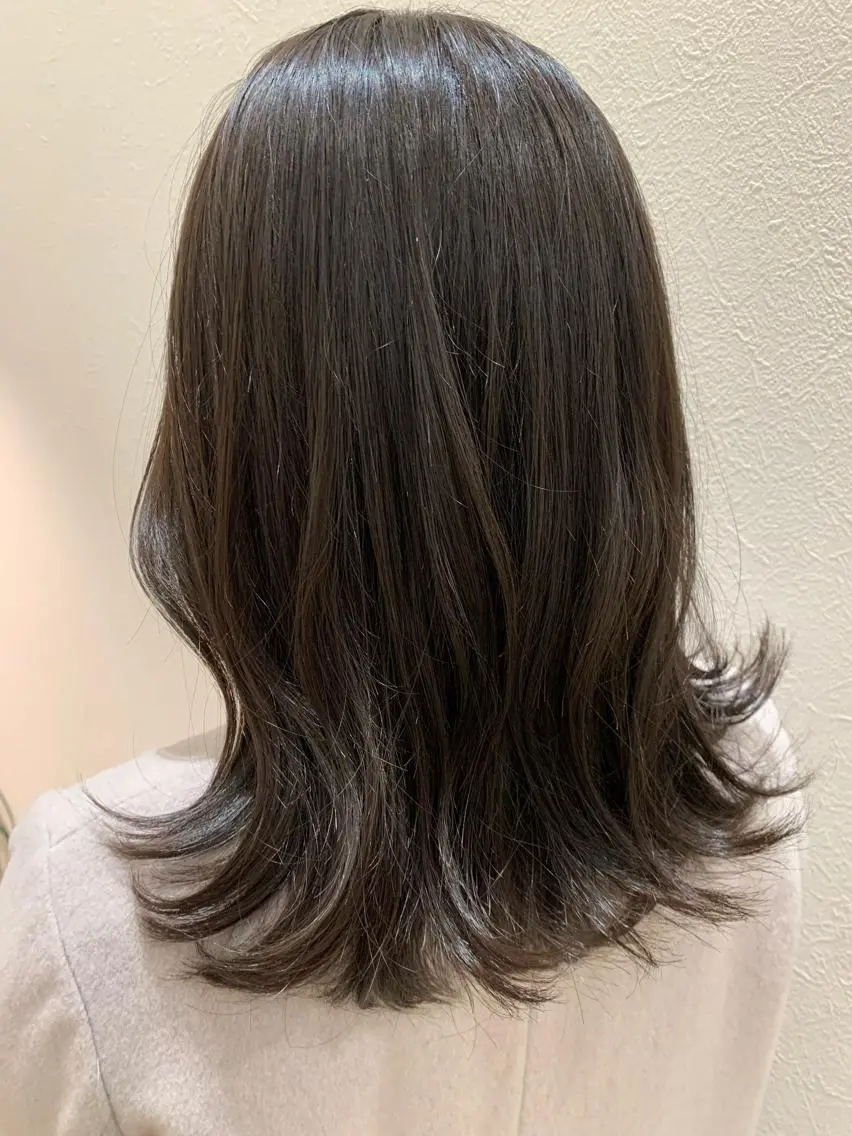 セミロング カラー ベージュカラー 透明感カラー シルバー シルバーベージュ hubhair レイヤー/透明感のヘアスタイル
