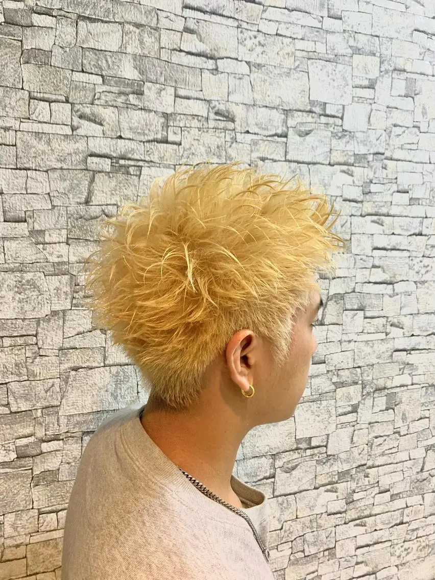 ショート カラー メンズ スパイキーショート ブロンド ショートヘア カット ヘアカラー トリートメント RAIA💎ケア ブリーチ＆パーマ💎のヘアスタイル