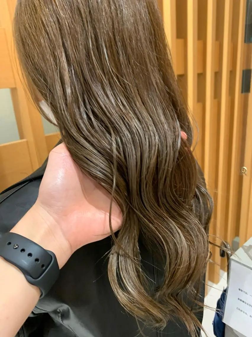 ロング ARMONY秋山輝也 コテ巻き風パーマ特化のヘアスタイル