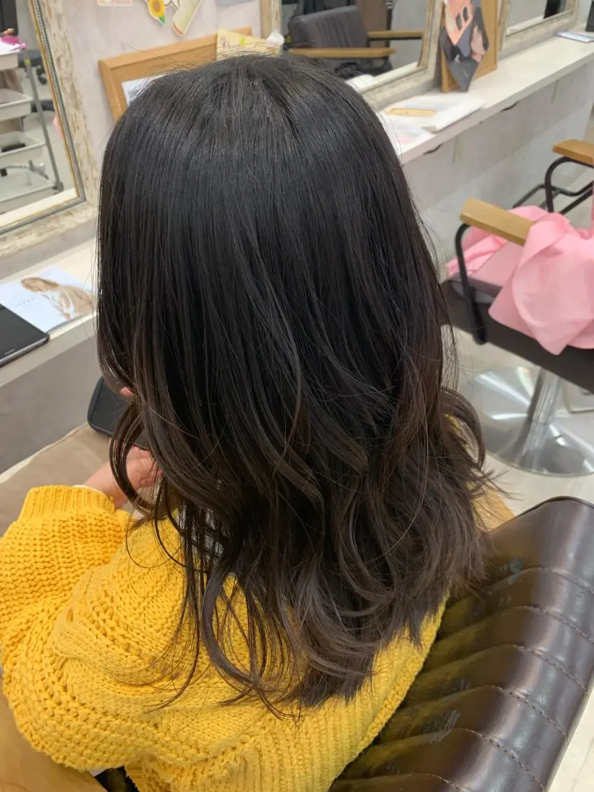 セミロング カット 坂入 瑶希のヘアスタイル