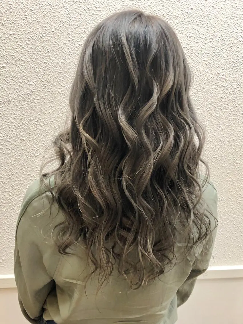 ロング カラー グレージュ カット ヘアカラー トリートメント 髪質改善/美髪矯 正ヤマモトハルキのヘアスタイル