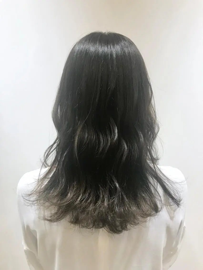 セミロング カラー 🐺ウルフ/レイヤー 似合わせ‎🤍沙羅のヘアスタイル