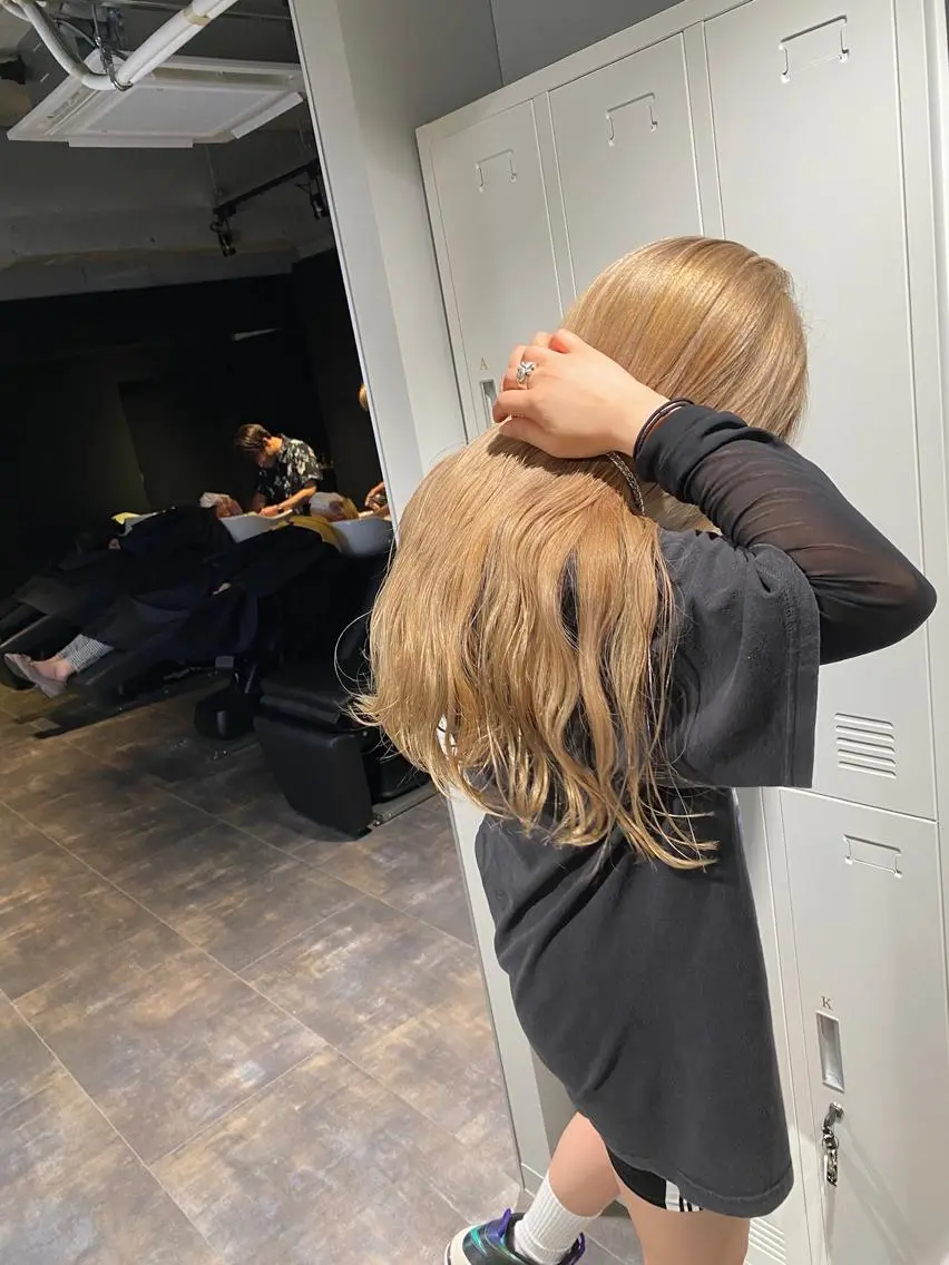 ロング カラー ベージュカラー ヘアカラー トリートメント ブリーチ特化 梅田本多翔のヘアスタイル