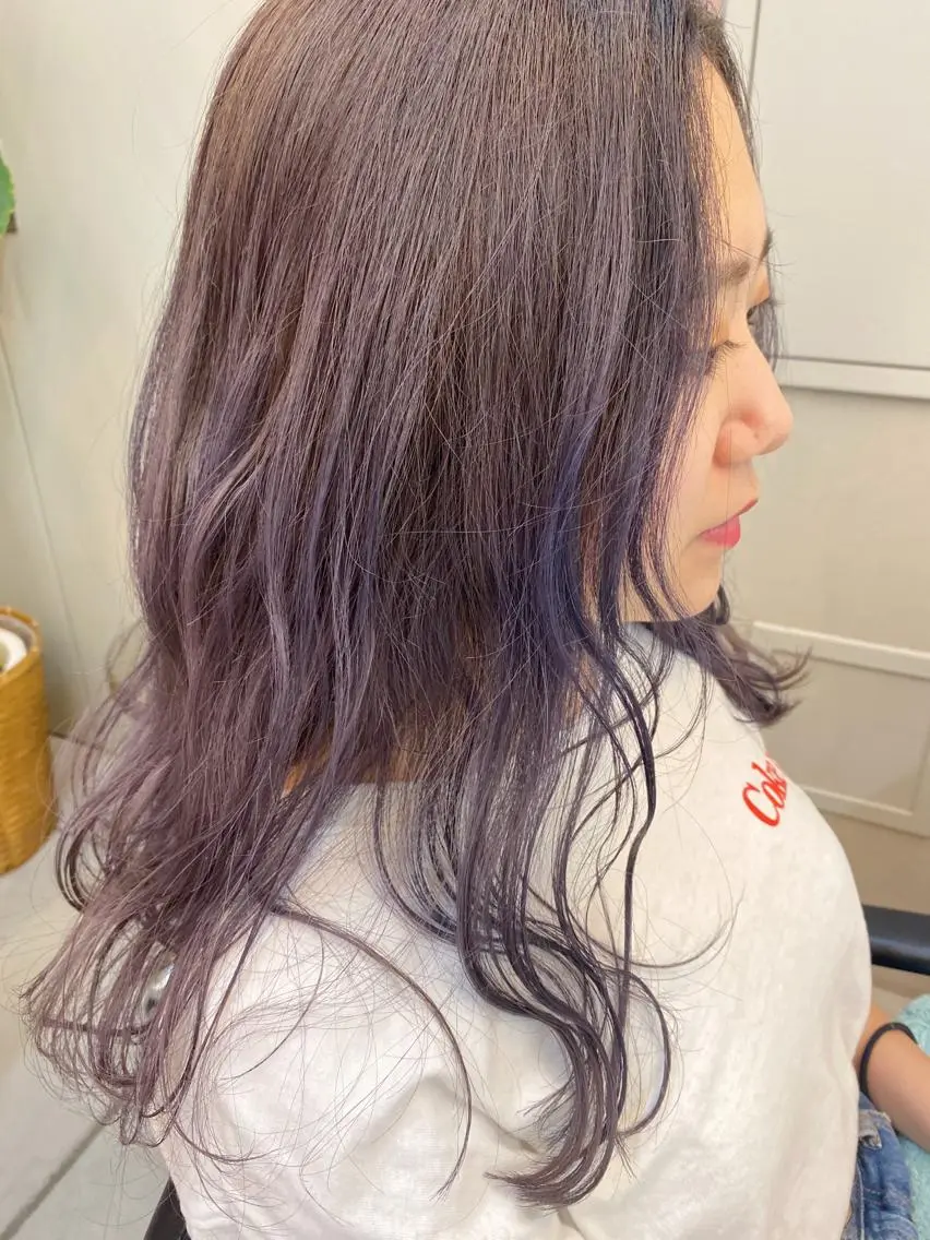 ロング カラー ブリーチ 岡野 静華のヘアスタイル