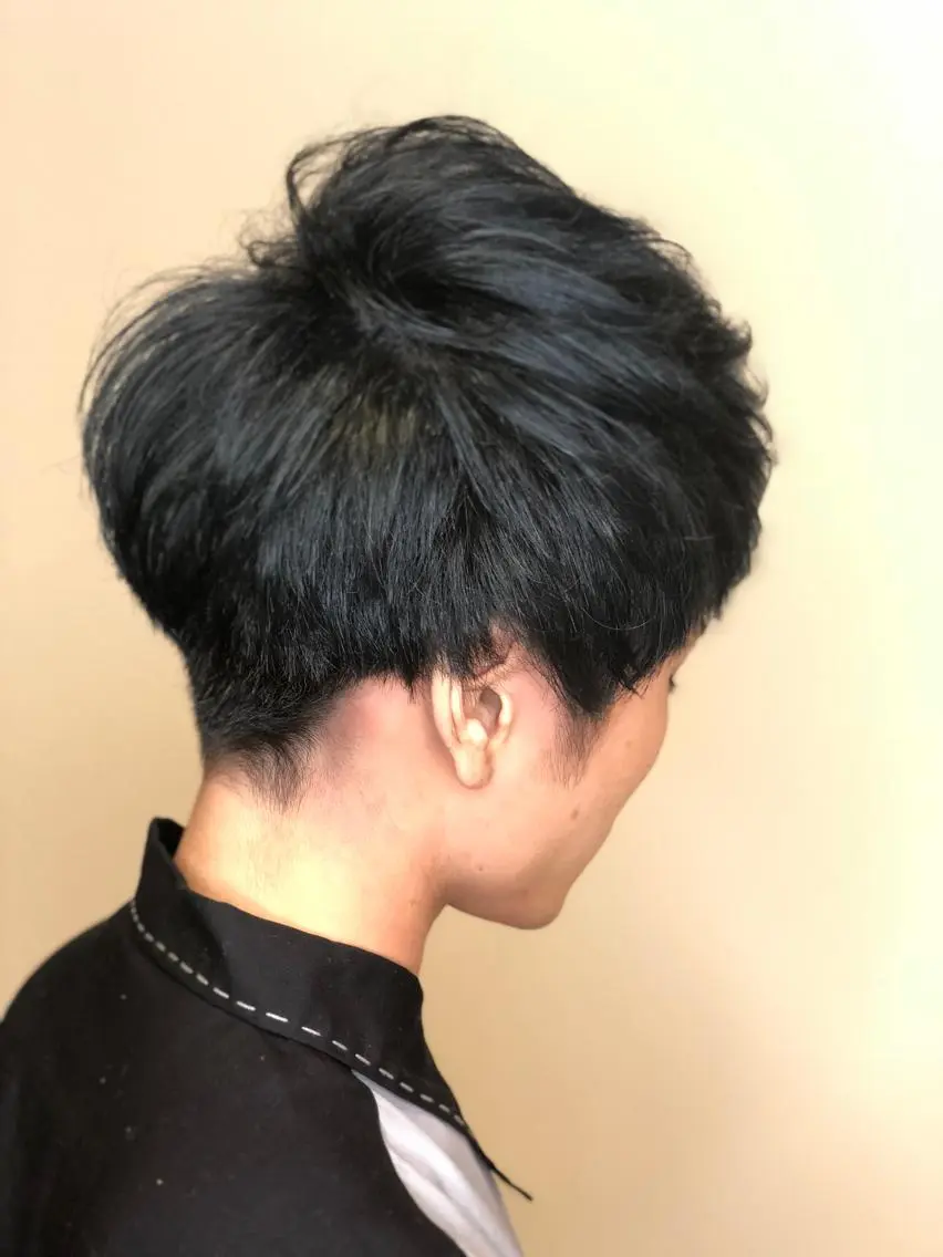 ショート カラー メンズ メンズブリーチ 刈り上げ ブリーチ ブルーカラー 門田 恭弥のヘアスタイル