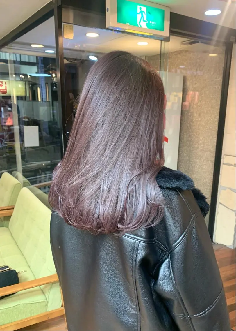 セミロング カラー グレージュ ラベンダーカラー ラベンダーグレージュ ラベンダーグレー カット ヘアカラー トリートメント 矢野 晃平のヘアスタイル