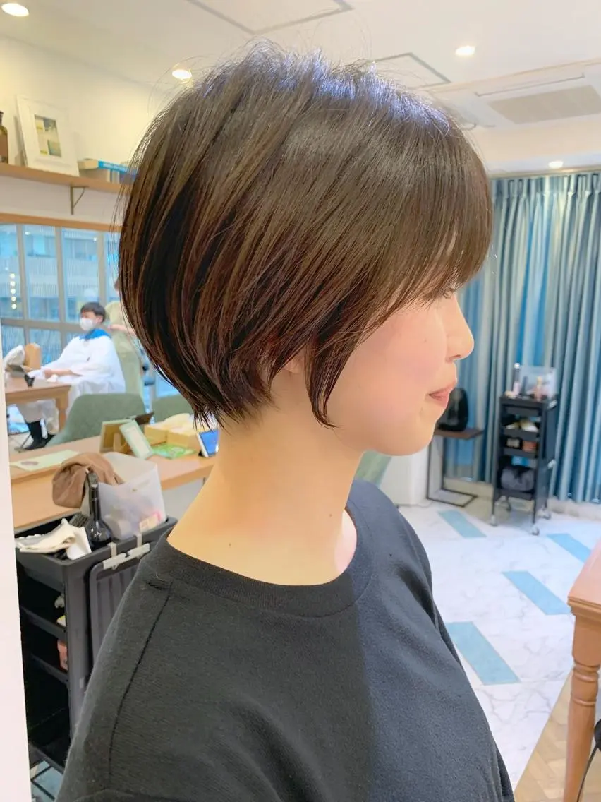 ショート 切りっぱなしボブ ハンサムショート ボブ ハイライト ショートヘア Lond enikaのヘアスタイル