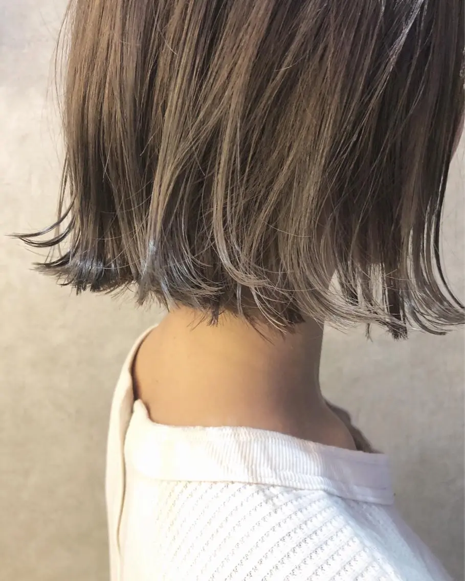 ショート カラー 顔周りレイヤーカット ブリーチminamiのヘアスタイル