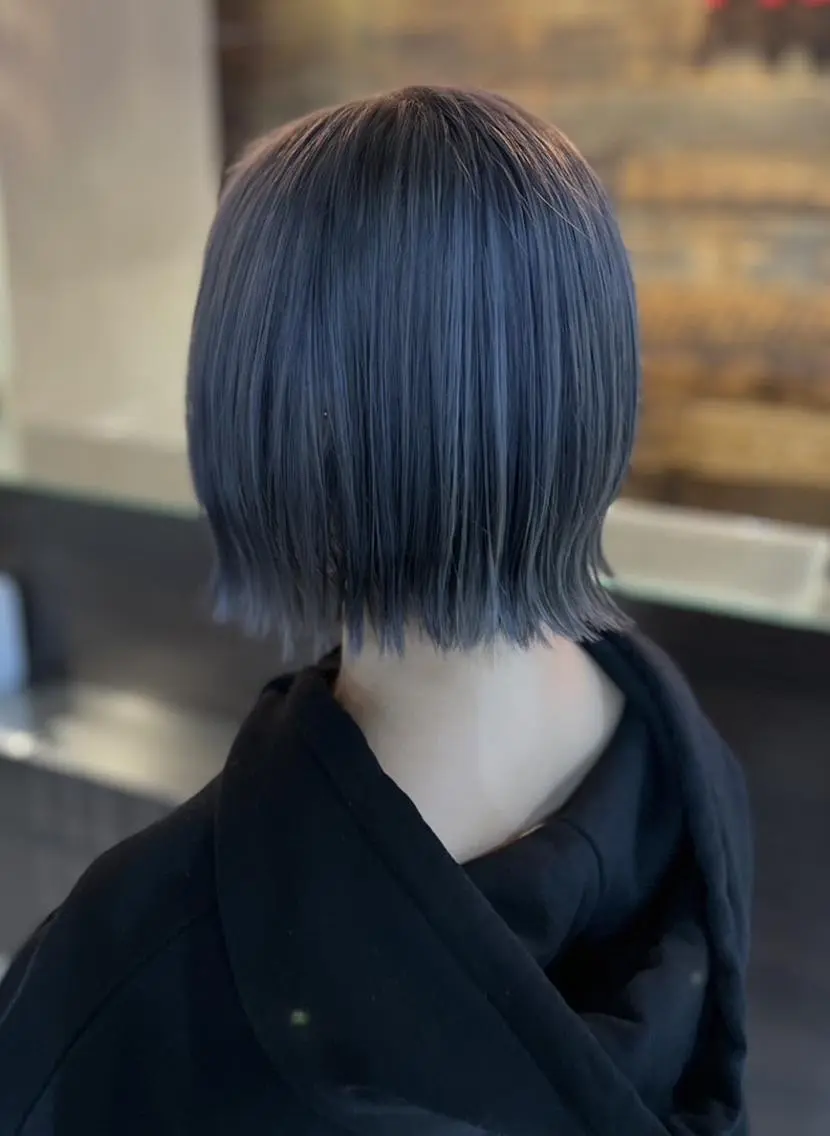カラー ショート アッシュ ブルーカラー ブルーグレー シルバー ボブ 💐透明感カラー💐 おかじま まりか💐のヘアスタイル