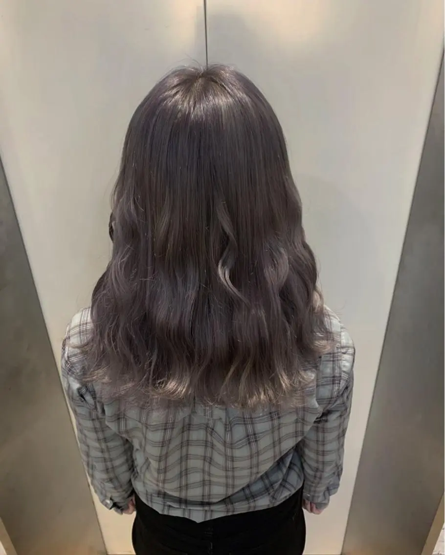 カラー ラベンダーカラー ラベンダーグレー 天野 利咲のヘアスタイル