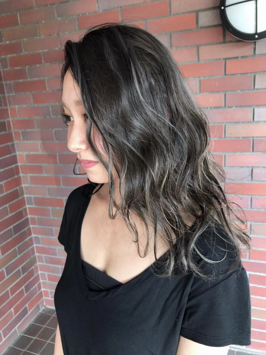 ミディアム カラー ハイライトカラー ハイライト レイヤーカット匠 イソザキノリユキのヘアスタイル