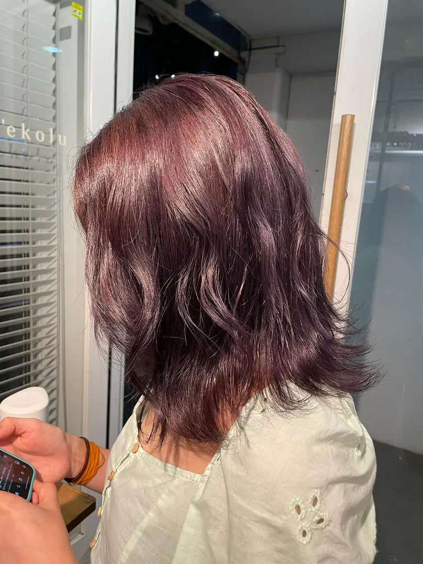 ミディアム カラー ラベンダーカラー レイヤーカット KAEのヘアスタイル