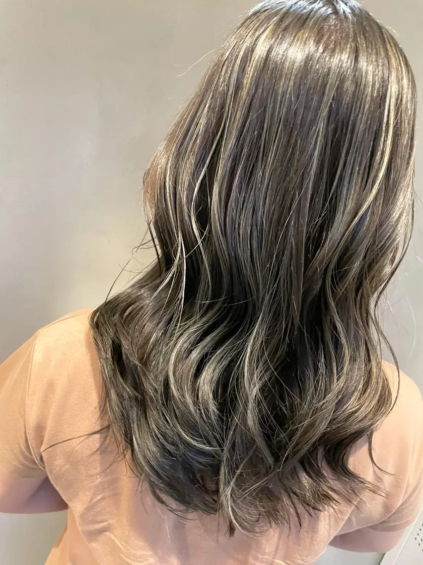 ミディアム カラー ヘアカラー トリートメント ハイライトが 得意なニキです😊のヘアスタイル