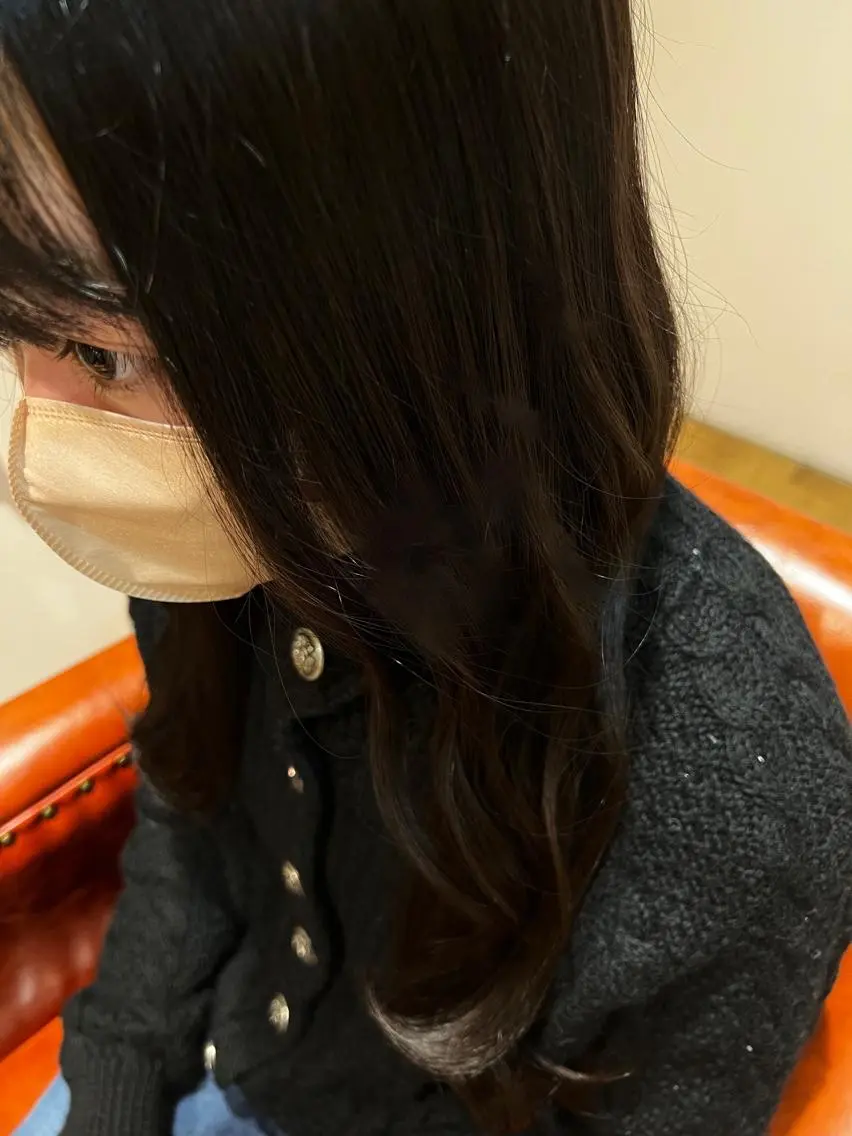 ロング カラー 黒髪 ヘアカラー トリートメント Lita KANAのヘアスタイル
