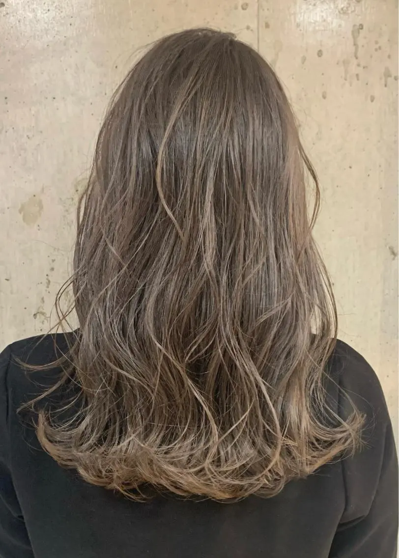 ミディアム ハイライト カット ヘアカラー Lino by hoNuaのヘアスタイル