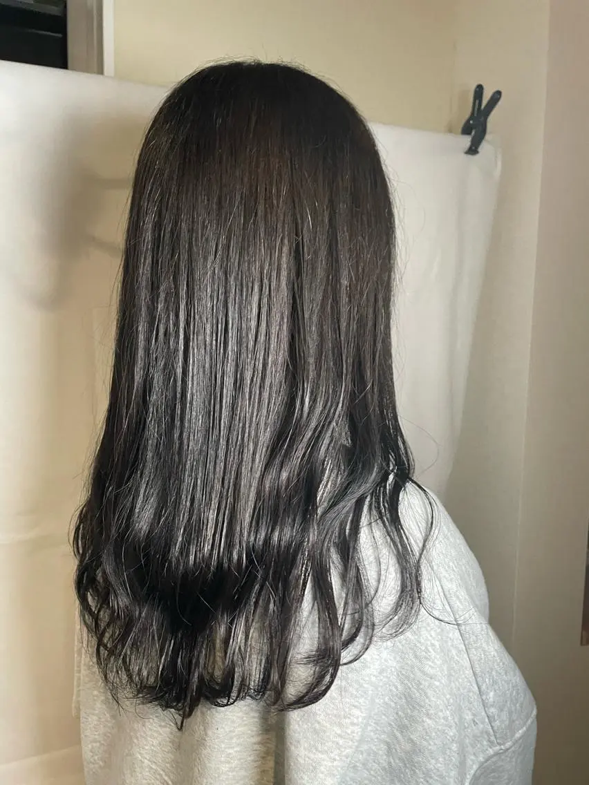 カラー 黒髪 ブリーチ ブルーカラー ブルーブラック ブリーチなしカラー 隅内 桃香のヘアスタイル