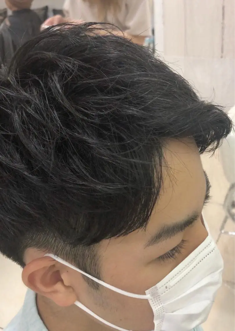 ショート メンズ アップバング くせ毛 ショートヘア 韓国メンズヘア/ 毛流れヘア　須田龍世のヘアスタイル
