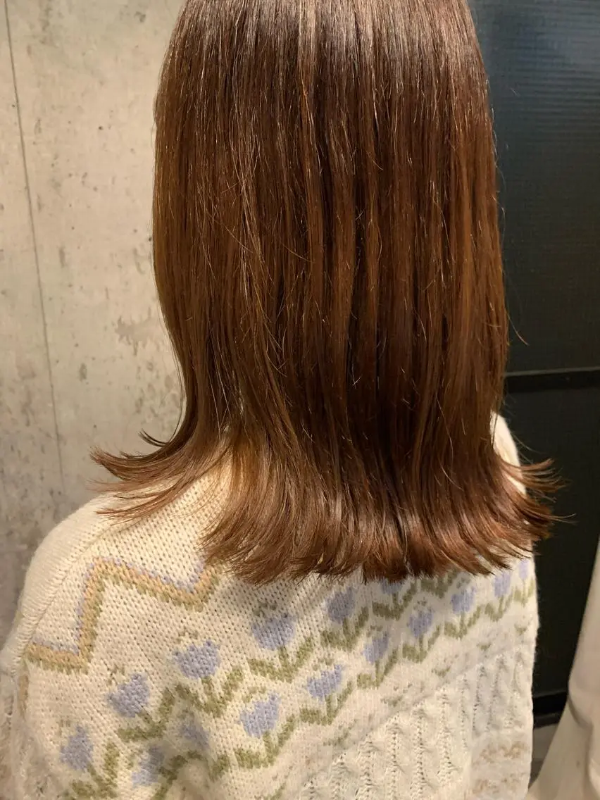 ミディアム ブリーチなしWカラー /地毛風/小林凪沙のヘアスタイル