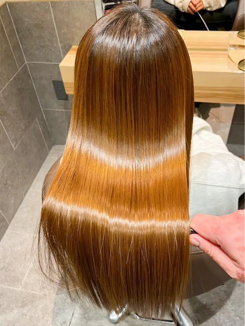 ロング broteなかもず 【髪にドラマを】のヘアスタイル