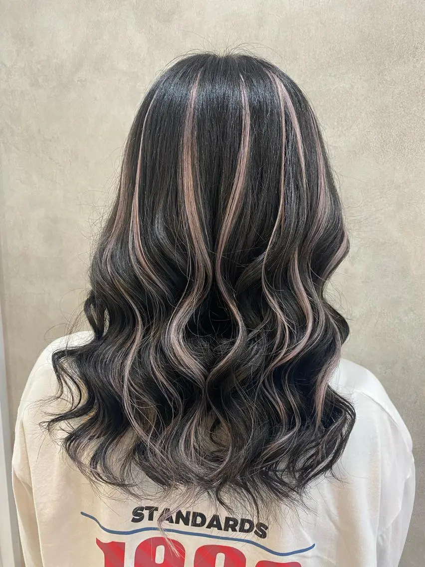 セミロング カラー ヘアアレンジ 🍑🧋ハイトーン 暖色カラーlucaのヘアスタイル