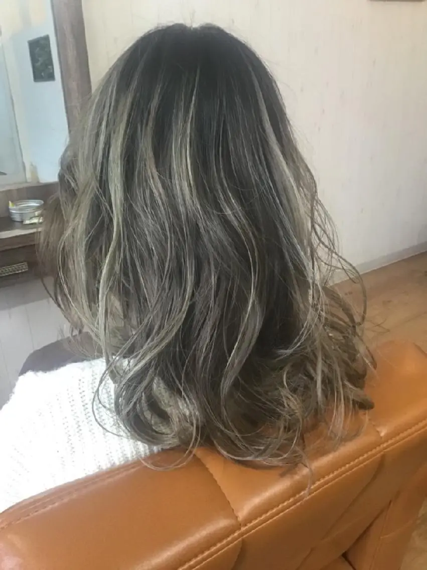 セミロング ハイライト ヘアカラー&縮毛矯正 STAR☆RIVERのヘアスタイル