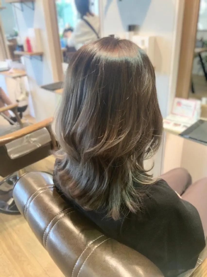 カラー ブリーチ 透明感カラー グレージュ ヘアカラー トリートメント 堀 望美のヘアスタイル