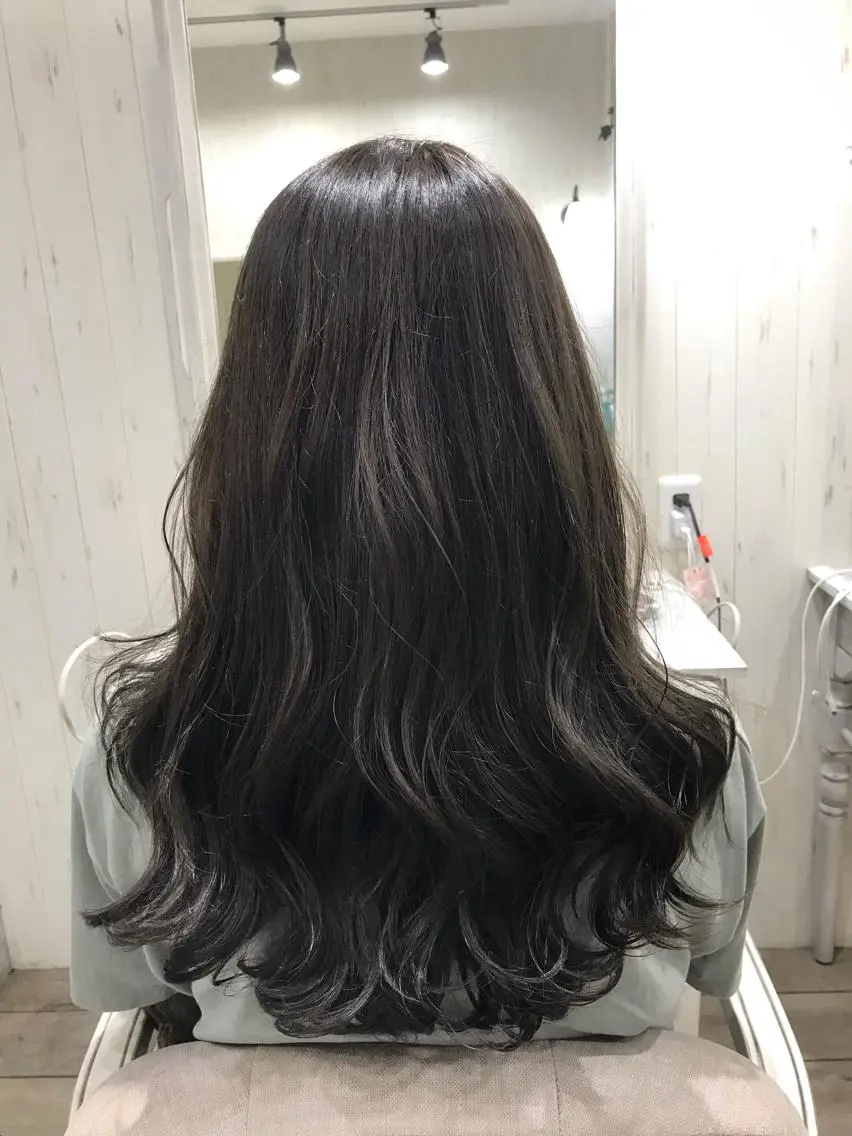 ロング アッシュ ネモトメイナ🌿 今月末で退職しますのヘアスタイル