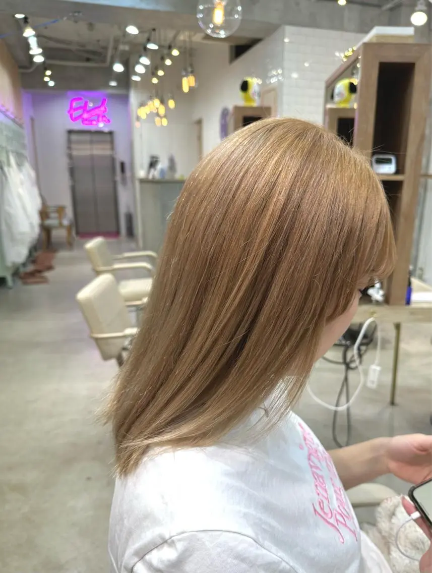 ロング カラー ヘアカラー トリートメント ハイトーンレイヤー 顔まわりSOTAのヘアスタイル