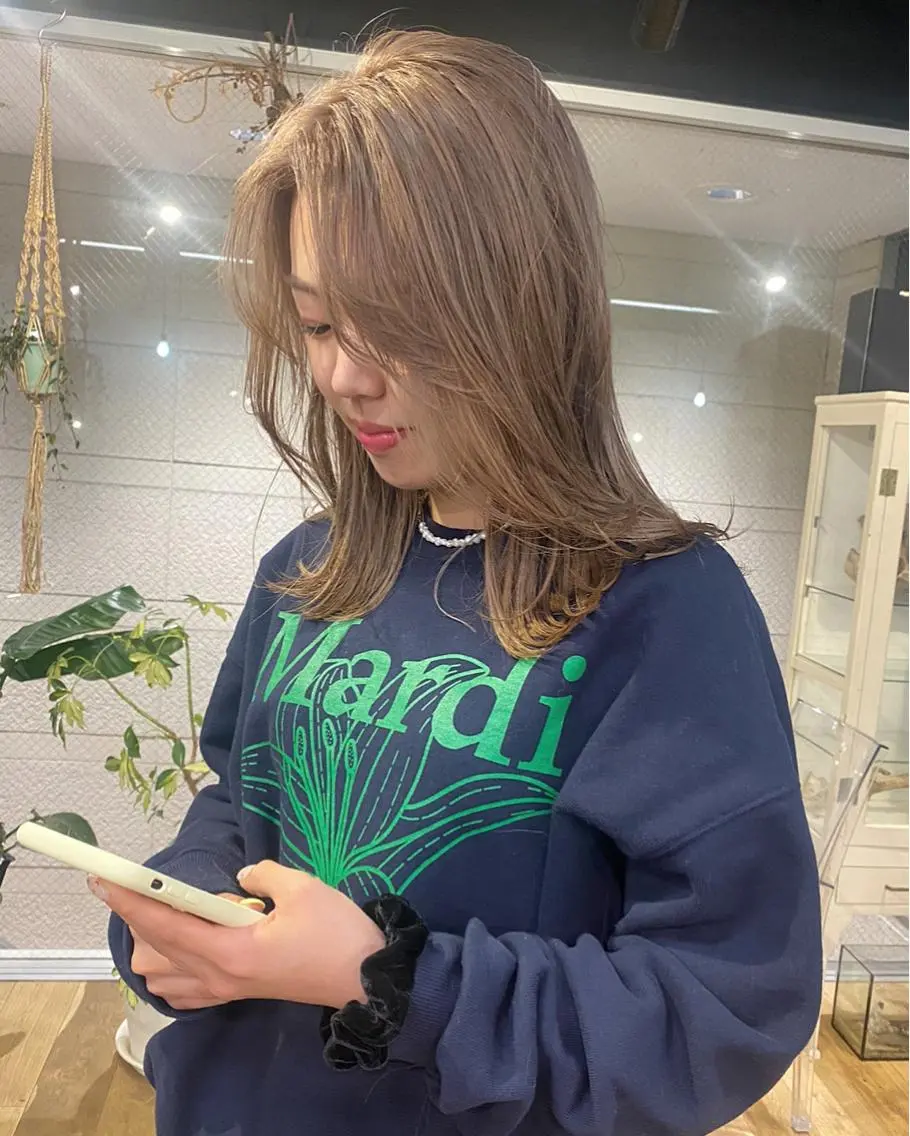 セミロング カラー パーマ ヘアアレンジ ベージュカラー ウルフカット モデル募集中！ミカのヘアスタイル