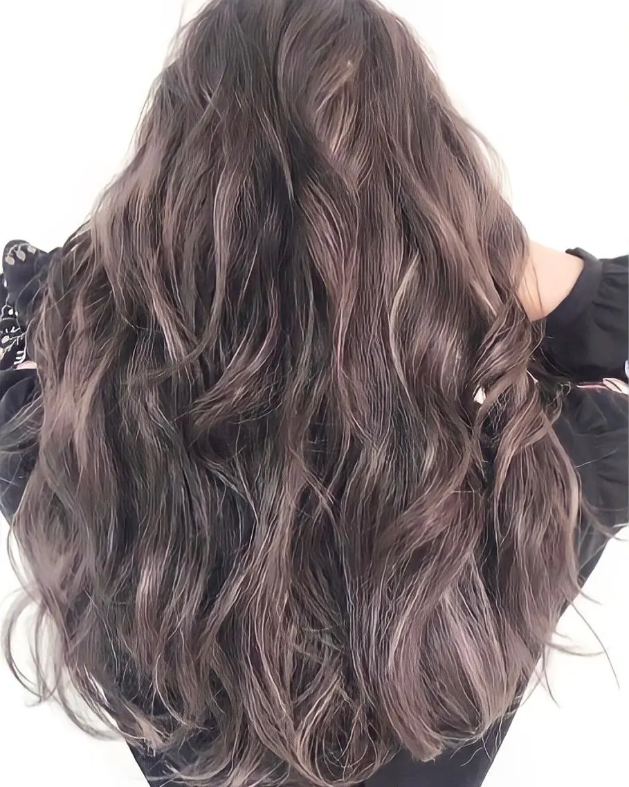 セミロング カラー ベージュカラー ボルドーカラー ハイライトカラー ハイライト ヘアカラー トリートメント ケア剤オタク×海外 ヘア長谷川裕起のヘアスタイル