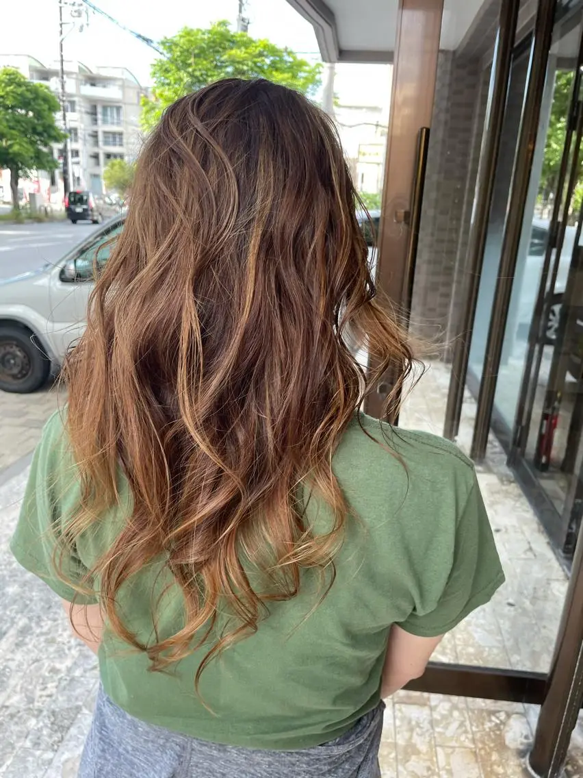 ロング ハイライト andKおもろまち店 艶ダブルカラー✨のヘアスタイル