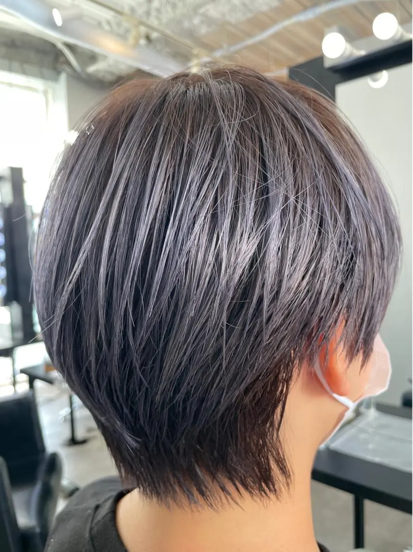 ショート カラー ブリーチ パープルカラー ショートヘア カット ヘアカラー トリートメント ブリーチなし透明感 タケザワミキのヘアスタイル