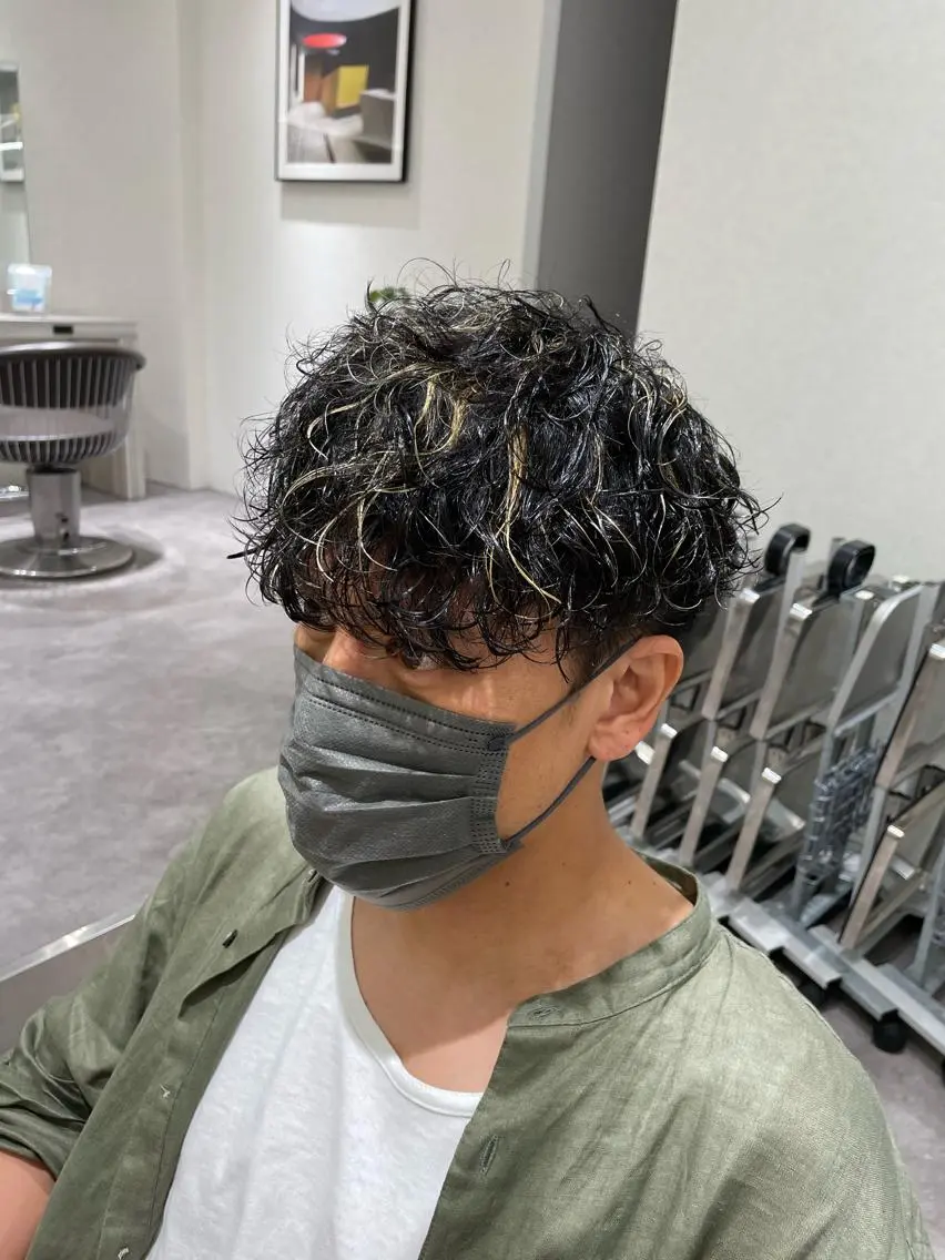 ショート カラー パーマ メンズ メンズメッシュ メンズパーマ メッシュ カット ヘアカラー パーマ メンズ特化/今池駅 徒歩1分/岡本一真のヘアスタイル
