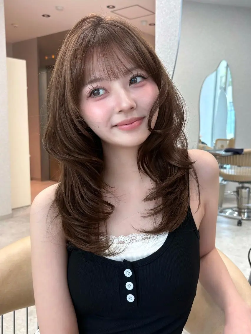 ミディアム ミディアムレイヤー チョコレートブラウン 顔周りカット 韓国風ヘア レイヤーカット カット トリートメント SEIRA 透明感 ☆トレンドヘア☆のヘアスタイル