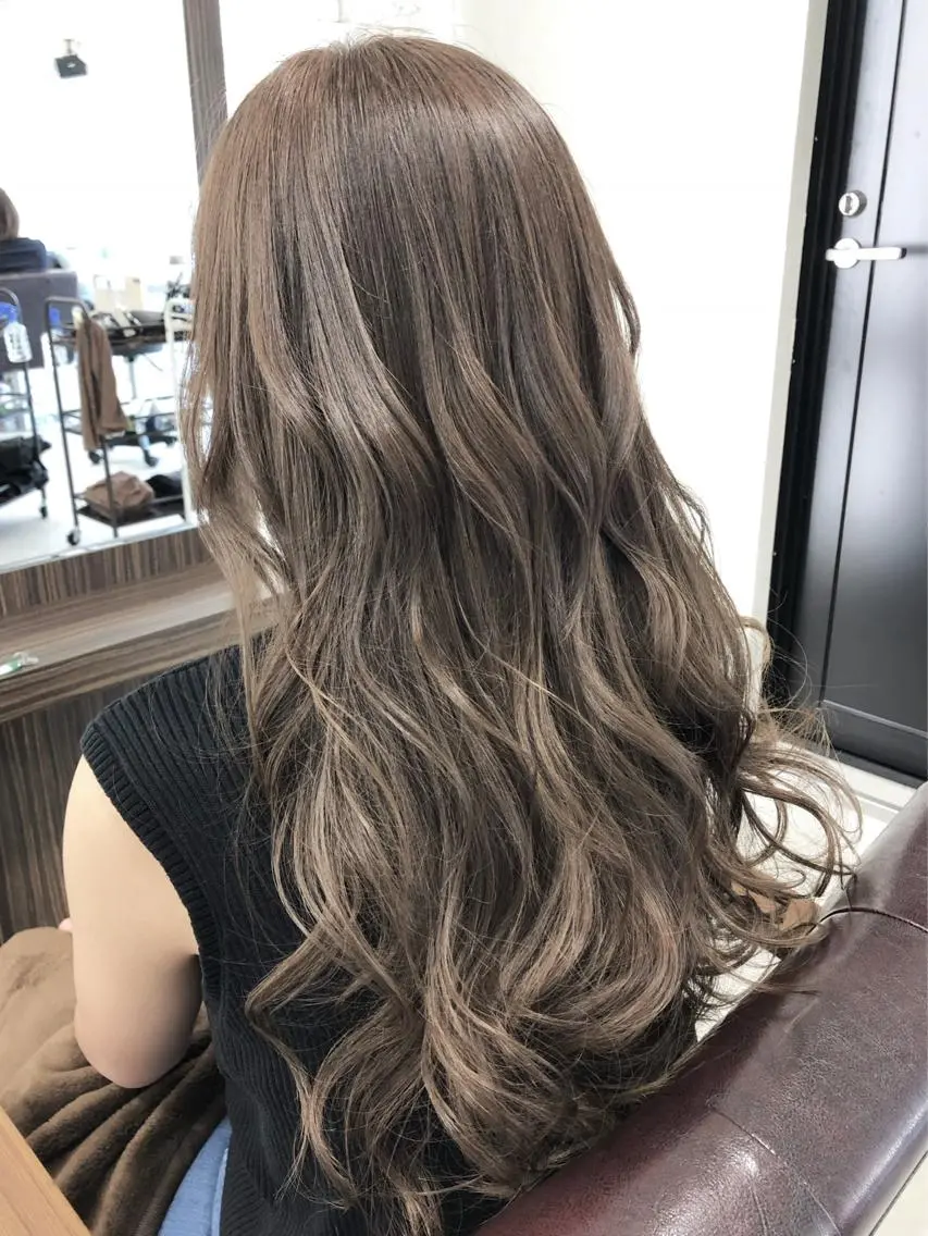 ロング カラー ベージュカラー YUDA 湯田のヘアスタイル