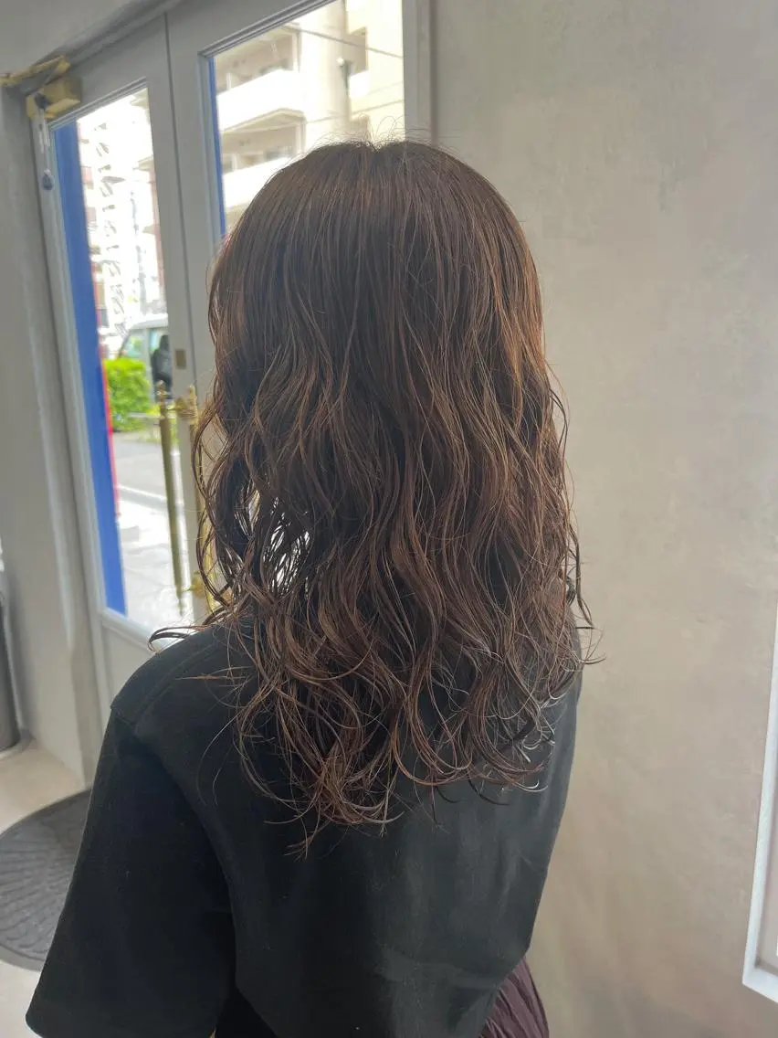セミロング パーマ カット パーマ 🦩レイヤー|透明感 カラー🦩makoのヘアスタイル