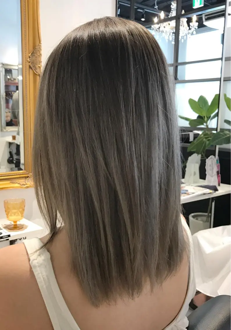 ミディアム カラー バレイヤージュ ブリーチ グレージュ レイヤーカット 二児のパパで店長な 戸田健治のヘアスタイル