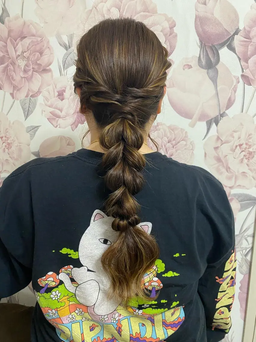 ロング ヘアアレンジ ヘアセット Lovely Dollsの眉毛・アイブロウイメージ