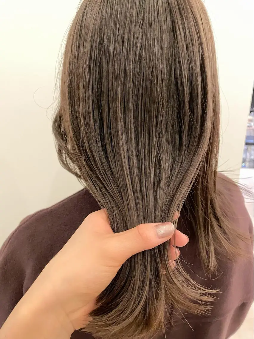 ミディアム カラー グレージュ オリーブグレージュ オリーブグレー 💘韓国レイヤー上 品カラーruru💘のヘアスタイル