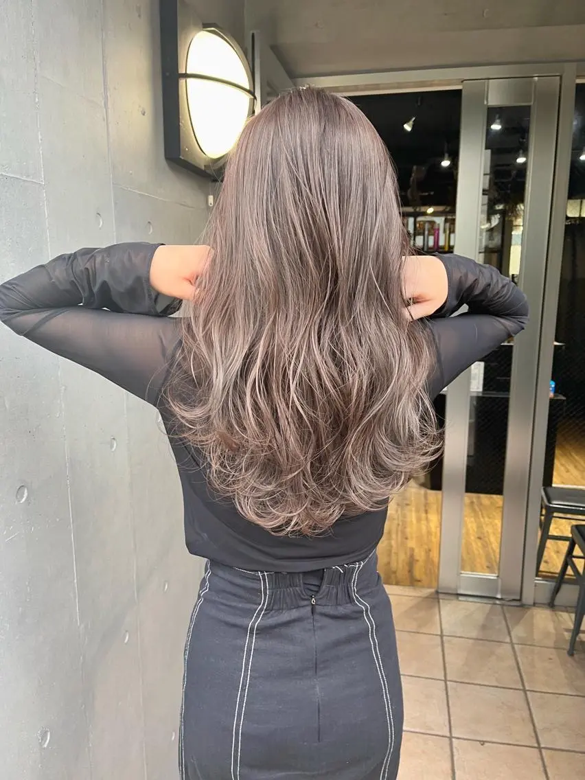 ロング カラー ヘアアレンジ 透明感カラー グレージュ ミルクティーベージュ ブリーチ 店長 清水のヘアスタイル