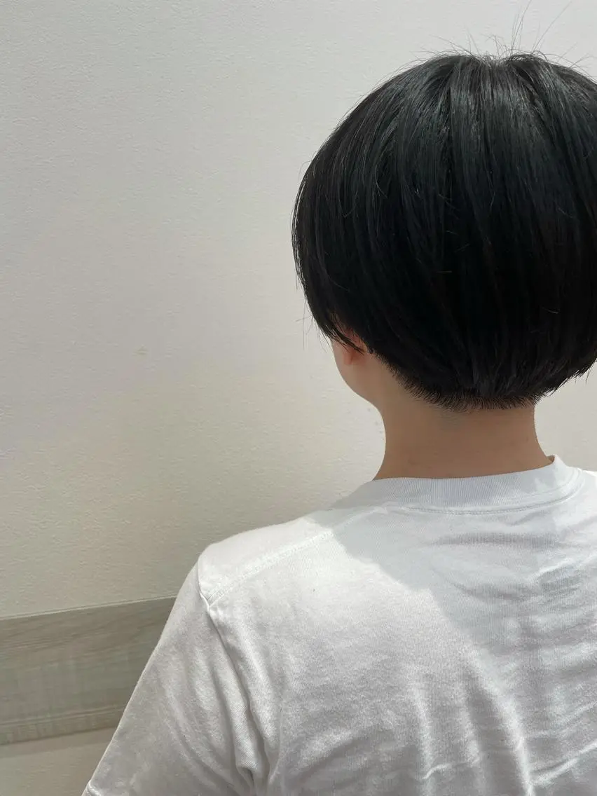 ショート 刈り上げ メンズパーマ、カラー 大募集村上莉奈のヘアスタイル