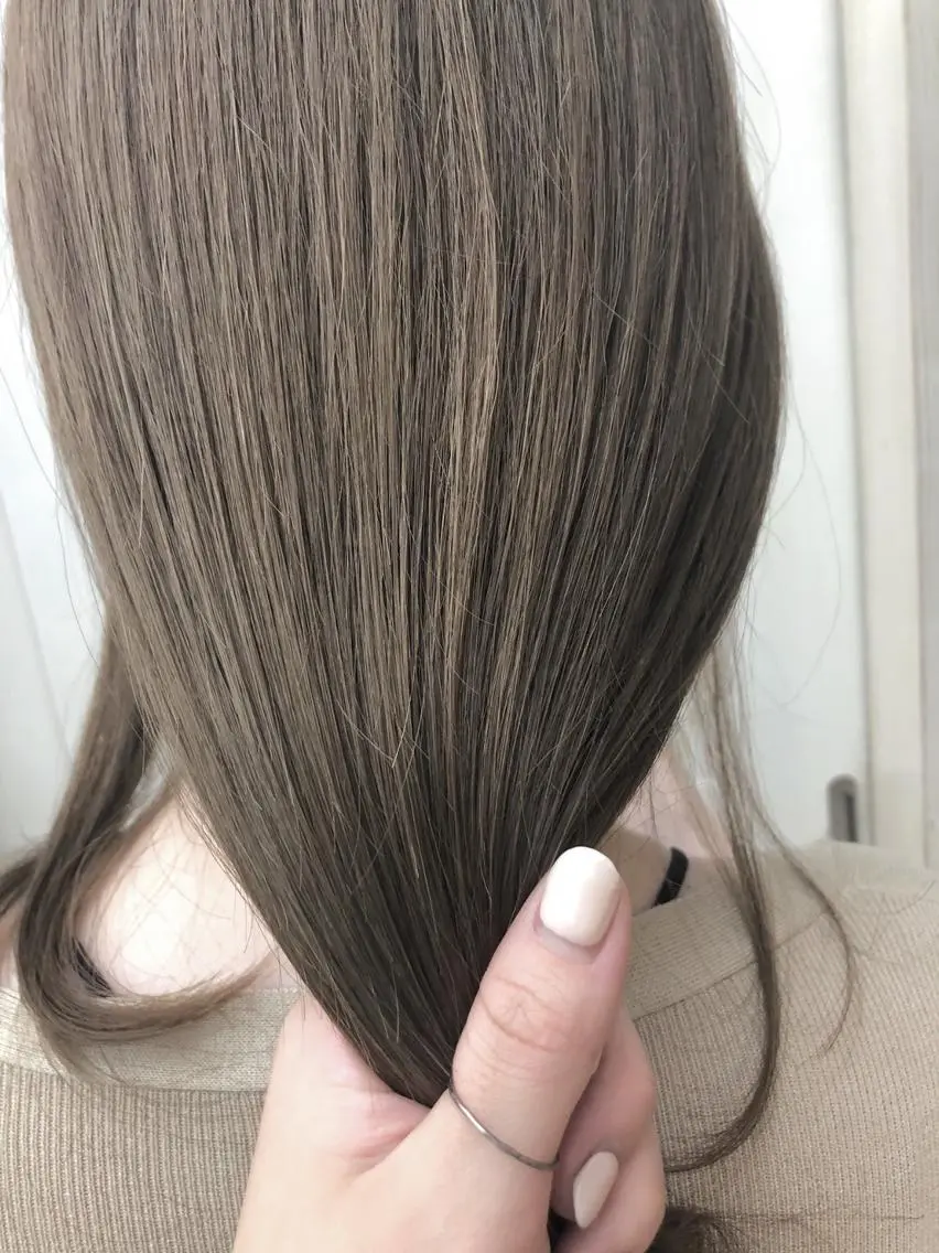 セミロング カラー ブリーチ ケアブリーチ ダブルカラー イヤリングカラー ハイライトカラー newi hauoli札幌駅前のヘアスタイル