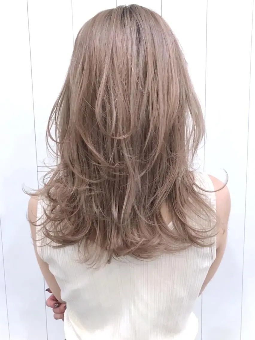 ミディアム カラー パーマ ヘアアレンジ ベージュカラー ミルクティーベージュ ITbyALBUM 浦和店のヘアスタイル